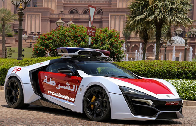 لیکان هایپراسپورت Lykan HyperSport یک خودرو اسپرت تولید محدود ساخت شرکت وی موتورز W Motors کشورلبنان می باشد خودروهای پلیس امارات متحده عربی dubai police اتومبیل های اسپرت دبی dobi car